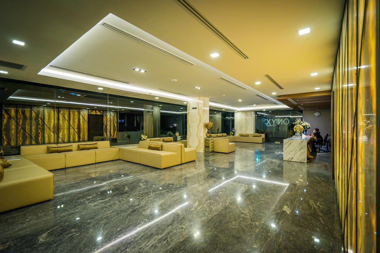 Onix Hotel Bangkok Exteriör bild